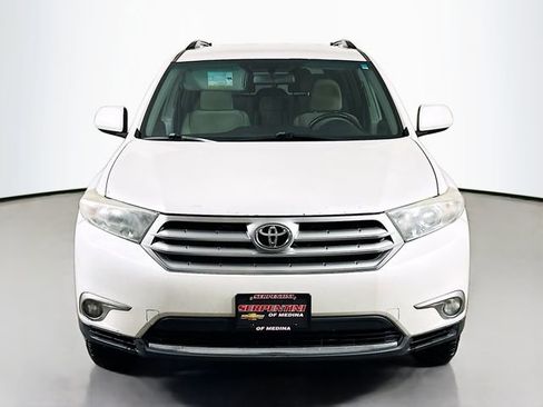Used 2011 Toyota Highlander 4WD w/ Tech Pkg image 4