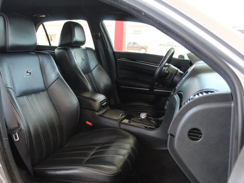 Used 2017 Chrysler 300 S AWD/4WD image 13