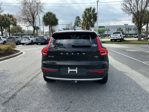 Used 2020 Volvo XC40 T5 Momentum w/ Protection Package Premier image 17