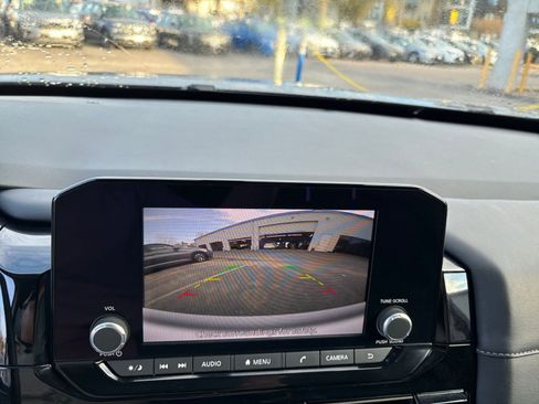 Used 2025 Nissan Pathfinder SV image 20