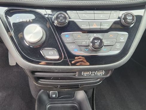 Used 2023 Chrysler Pacifica Touring w/ S Appearance Package FWD image 21