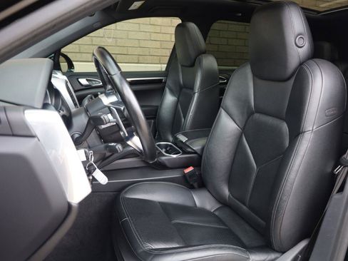 Used 2018 Porsche Cayenne AWD/4WD image 18