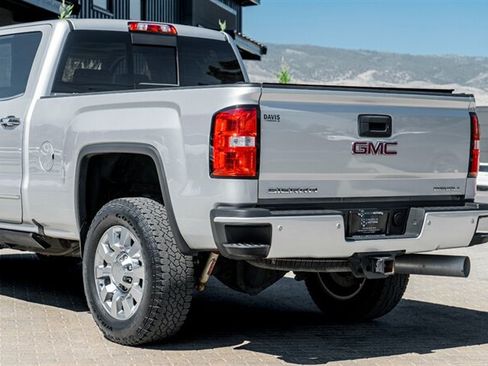 Used 2019 GMC Sierra 2500 Denali w/ Duramax Plus Package AWD/4WD image 14