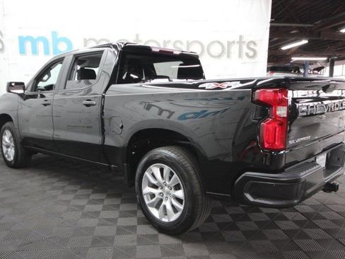 Used 2020 Chevrolet Silverado 1500 Custom w/ Custom Value Package image 3