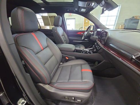 Used 2024 Chevrolet Traverse RS AWD/4WD image 36