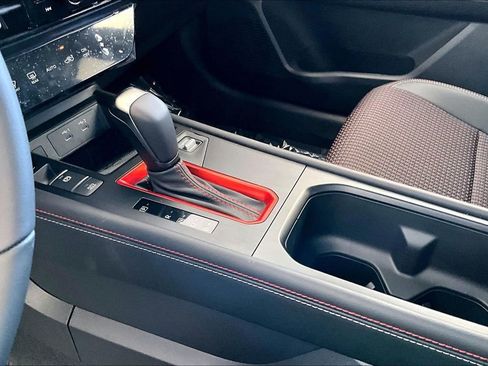 Used 2026 Nissan Kicks SR image 18