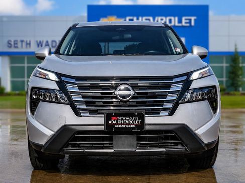 Used 2025 Nissan Rogue SV AWD/4WD image 2