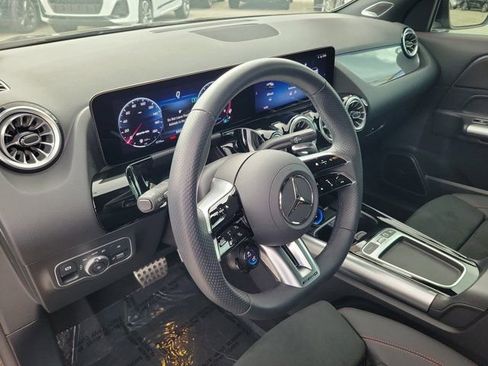 Used 2025 Mercedes-Benz GLA 35 AMG 4MATIC image 21