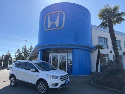 Used 2018 Ford Escape Titanium w/ Ford Safe & Smart Package image 1