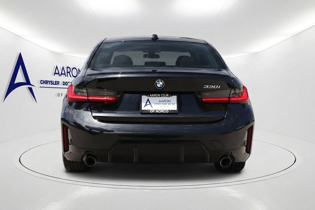 Used 2026 BMW 330i Sedan w/ M Sport Package RWD image 5