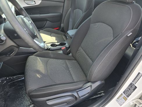 Used 2023 Kia Forte LXS w/ LXS Technology Package FWD image 19