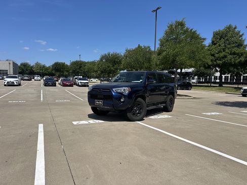 Used 2021 Toyota 4Runner SR5 Premium w/ Moonroof Package AWD/4WD image 1