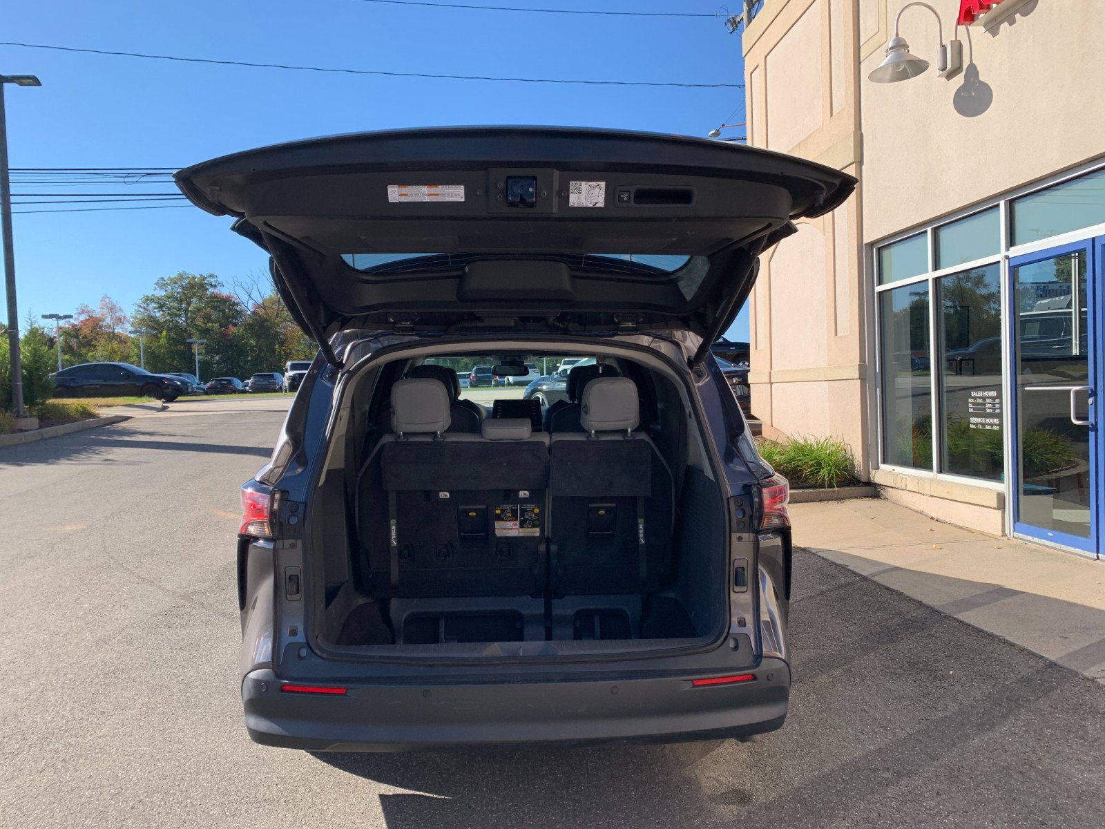 Used 2022 Toyota Sienna XLE AWD/4WD image 9