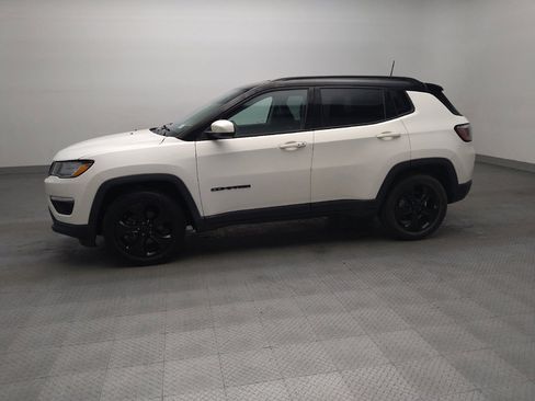 Used 2018 Jeep Compass Latitude FWD image 2