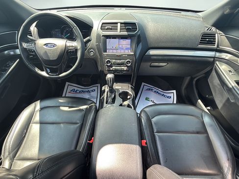 Used 2019 Ford Explorer XLT w/ Equipment Group 202A AWD/4WD image 28