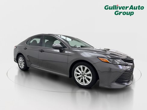 Used 2018 Toyota Camry LE FWD image 12