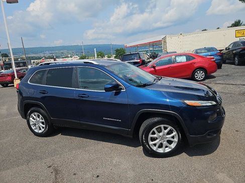 Used 2018 Jeep Cherokee Latitude Plus w/ Cold Weather Group AWD/4WD image 38