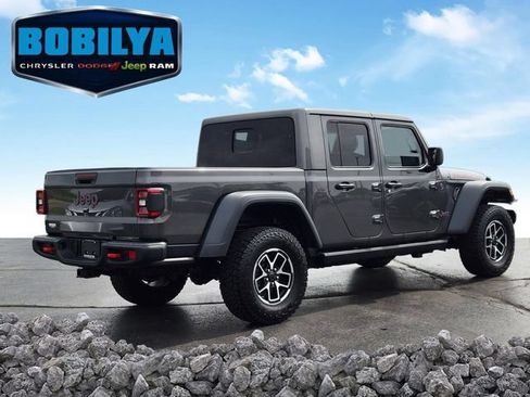 Used 2025 Jeep Gladiator Rubicon w/ Convenience Group AWD/4WD image 3