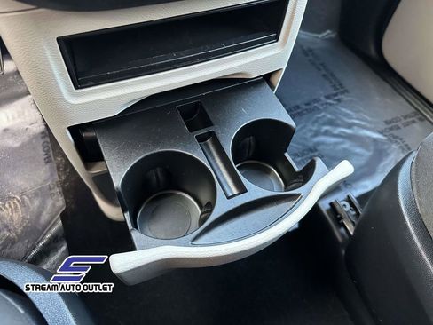 Used 2019 Dodge Grand Caravan SE w/ UConnect Hands-Free Group image 31