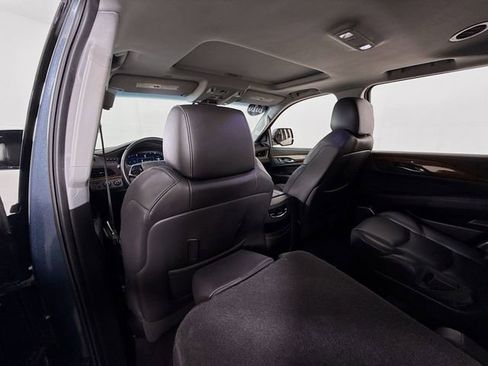 Used 2020 Cadillac Escalade Luxury image 10