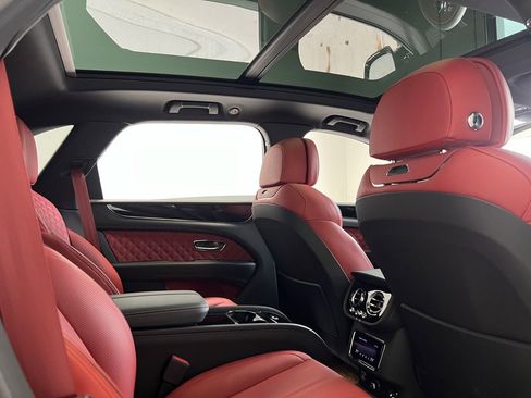 Certified 2022 Bentley Bentayga image 29