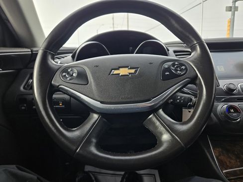 Used 2014 Chevrolet Impala LT w/ Convenience Package image 18
