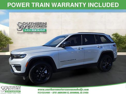 Used 2025 Jeep Grand Cherokee Limited w/ Black Appearance Package AWD/4WD image 1