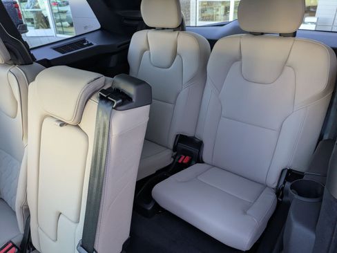 New 2026 Volvo XC90 B5 Core image 17