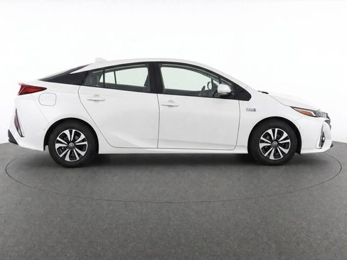 Used 2017 Toyota Prius Prime Advanced w/ Carpet Mat Package FWD image 6