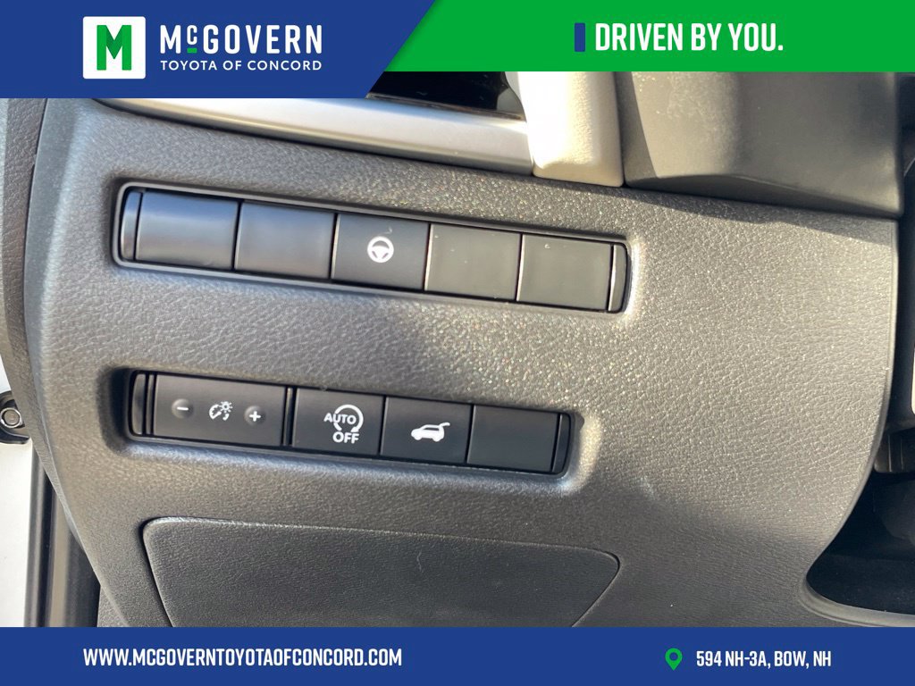 Used 2024 Nissan Rogue SL AWD/4WD image 16