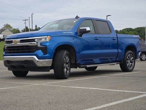 Used 2023 Chevrolet Silverado 1500 LT AWD/4WD image 15