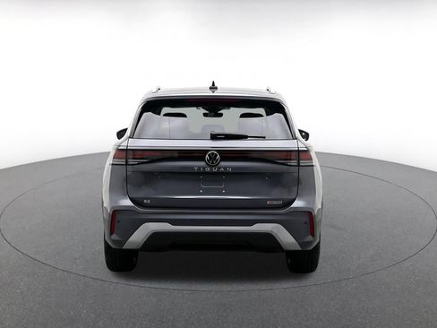 Used 2026 Volkswagen Tiguan SE AWD/4WD image 6