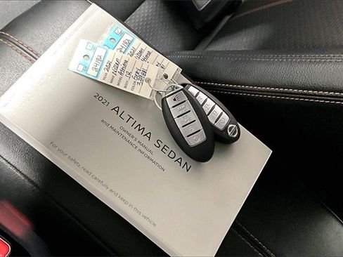Used 2021 Nissan Altima 2.5 SR w/ SR Premium Package image 35