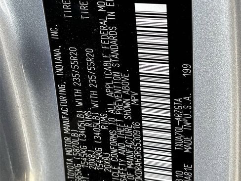 Used 2024 Toyota Highlander Limited image 32