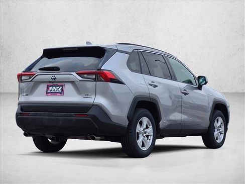 Used 2021 Toyota RAV4 XLE w/ Convenience Package AWD/4WD image 5