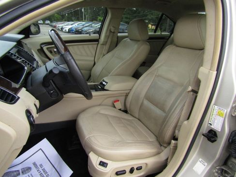 Used 2017 Ford Taurus Limited image 18