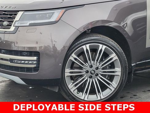 Used 2023 Land Rover Range Rover SE image 2