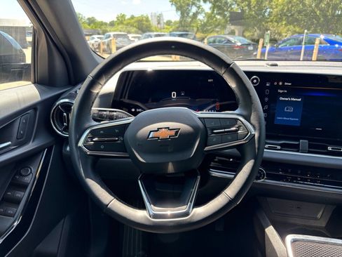 Used 2025 Chevrolet Equinox LT FWD image 30