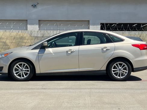 Used 2018 Ford Focus SE FWD image 6