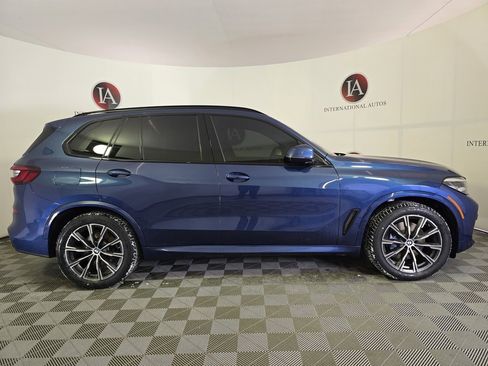 Certified 2022 BMW X5 xDrive40i w/ M Sport Package image 3