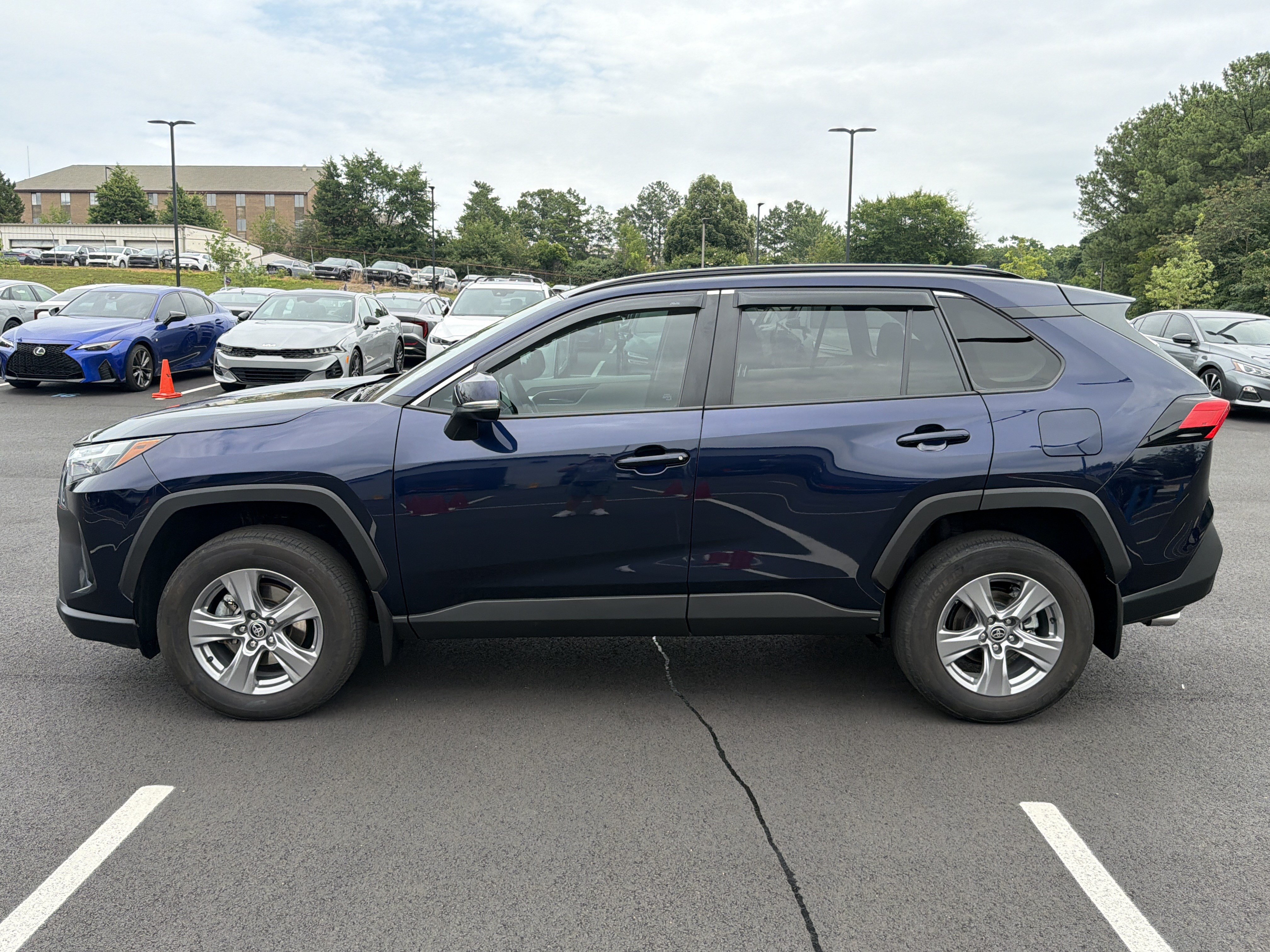 Used 2024 Toyota RAV4 XLE w/ Convenience Package FWD image 4