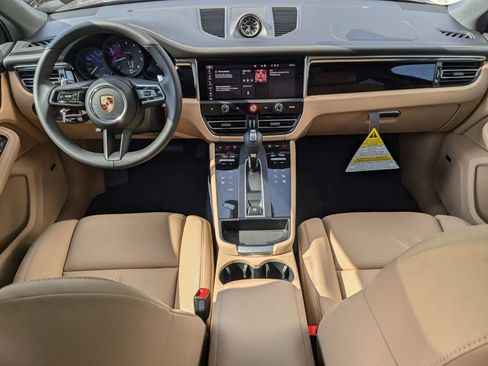 Certified 2025 Porsche Macan image 23