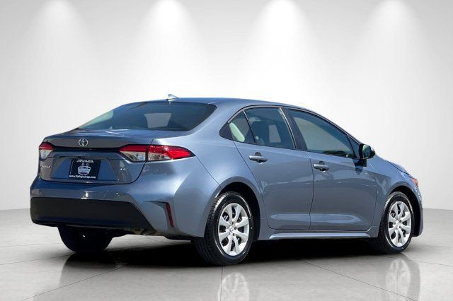 Used 2025 Toyota Corolla LE FWD image 4