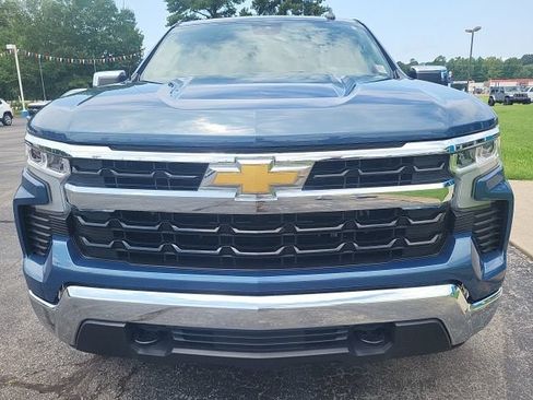 Used 2024 Chevrolet Silverado 1500 LT AWD/4WD image 7