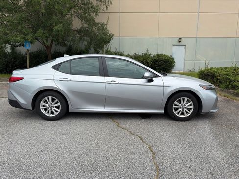 Used 2025 Toyota Camry LE FWD image 7