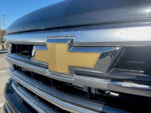 Used 2023 Chevrolet Silverado 1500 High Country w/ Technology Package image 31