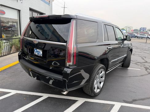 Used 2019 Cadillac Escalade Premium Luxury AWD/4WD image 7