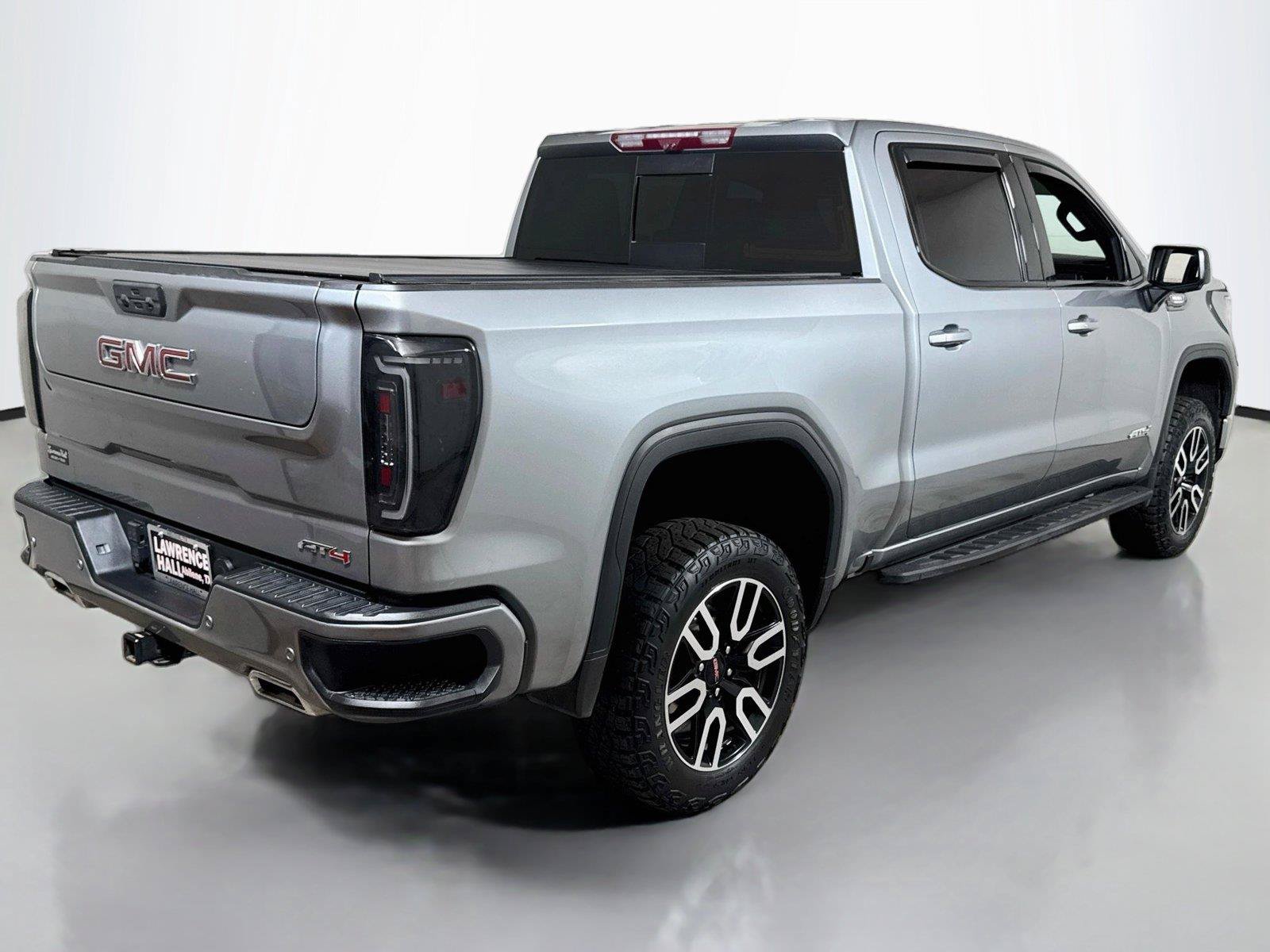 Used 2024 GMC Sierra 1500 AT4 w/ Technology Package AWD/4WD image 4