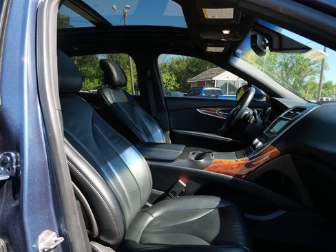 Used 2018 Lincoln MKX Select w/ Select Plus Package AWD/4WD image 12