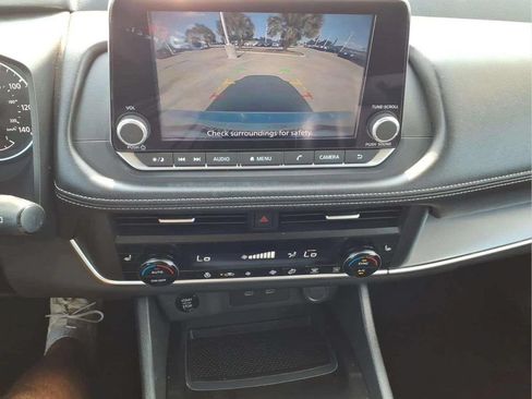 Used 2024 Nissan Rogue SV w/ SV Premium Package FWD image 16